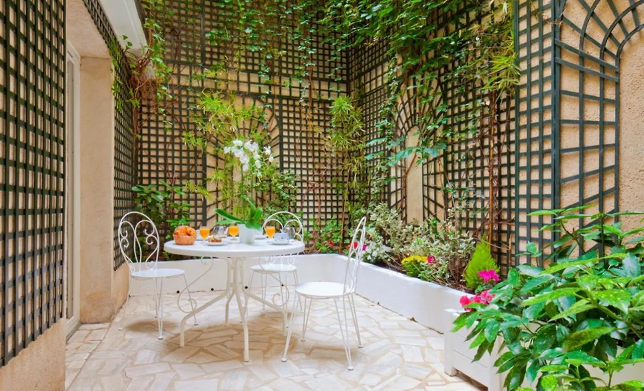 Beaubourg Hotel
